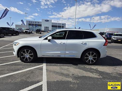 Crystal White Metallic 2021 Volvo XC60 T5 Inscription