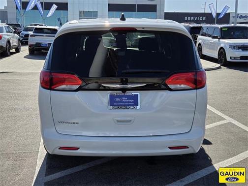 2023 Chrysler Voyager LX