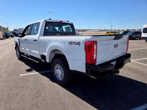 Oxford White 2027 Ford F-250 XL