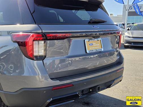 Gray Metallic 2025 Ford Explorer ST-Line