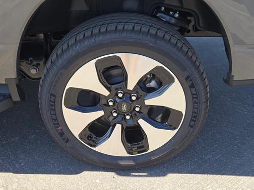 2025 Ford F-150 Lightning Platinum