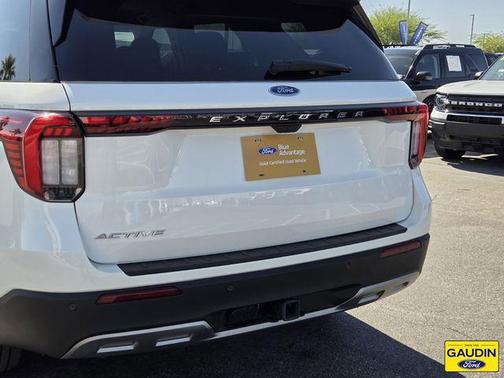 Star White Metallic Tri-Coat 2025 Ford Explorer Active