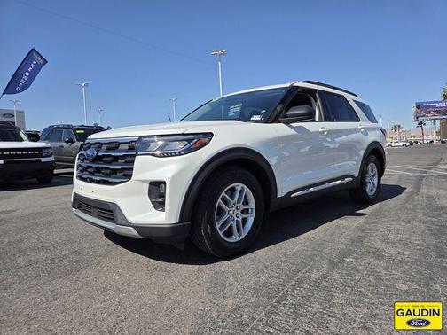 Star White Metallic Tri-Coat 2025 Ford Explorer Active