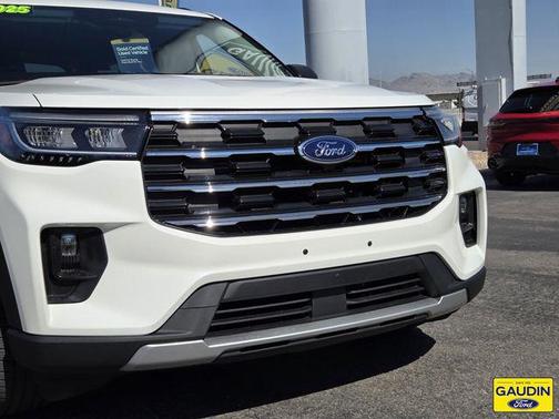 Star White Metallic Tri-Coat 2025 Ford Explorer Active