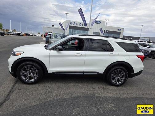Star White Metallic Tri-Coat 2023 Ford Explorer XLT