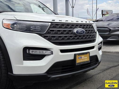 Star White Metallic Tri-Coat 2023 Ford Explorer XLT