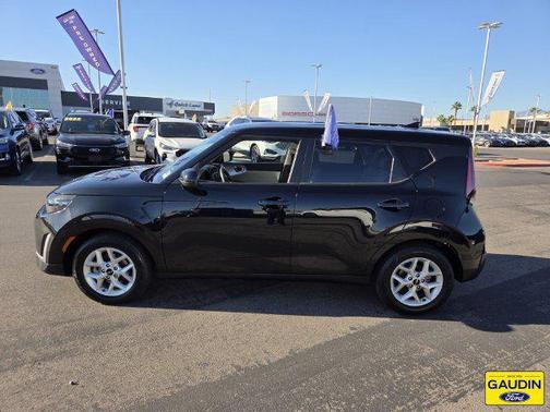 Fusion Black 2025 Kia Soul LX