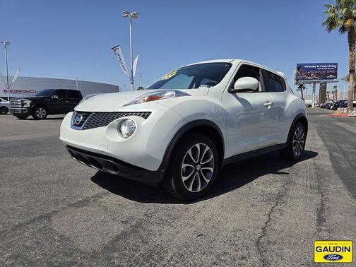 White Pearl 2014 Nissan Juke SV