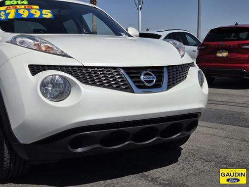 White Pearl 2014 Nissan Juke SV