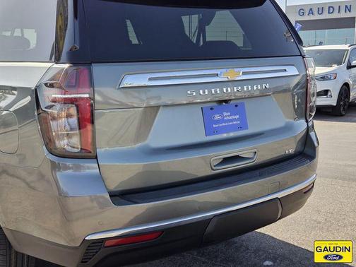 Silver Sage Metallic 2024 Chevrolet Suburban LT