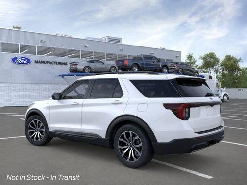 Star White Metallic Tri-Coat 2026 Ford Explorer ST-Line