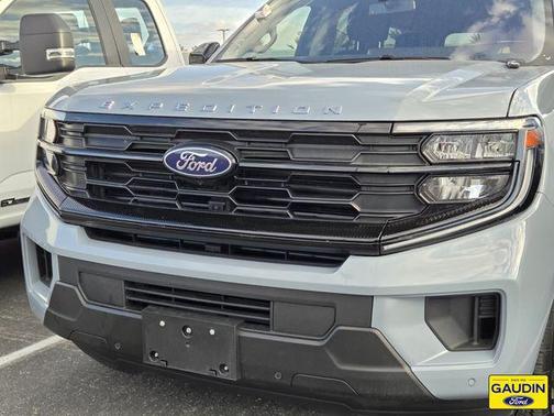 Glacier Gray Metallic TriCoat 2025 Ford Expedition Max Active 4x4