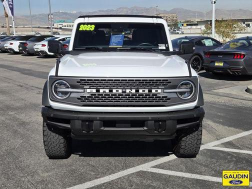 Oxford White 2023 Ford Bronco Badlands