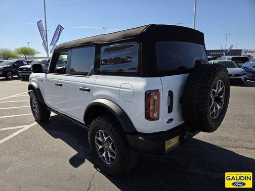 Oxford White 2023 Ford Bronco Badlands