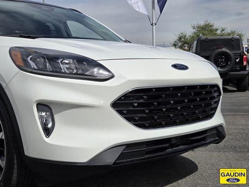 Star White Metallic Tri-Coat 2022 Ford Escape SEL