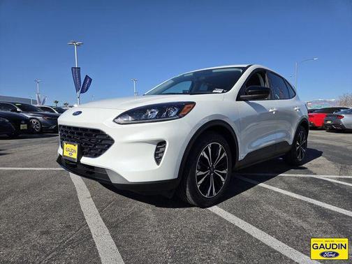 Star White Metallic Tri-Coat 2022 Ford Escape SE