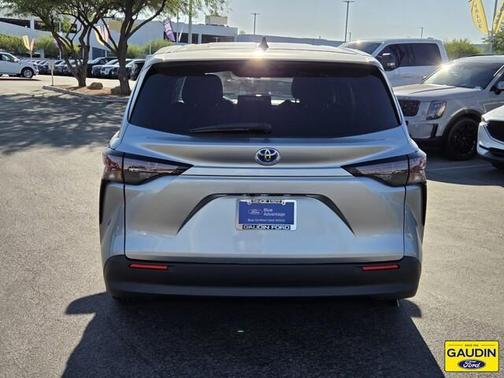 2024 Toyota Sienna LE
