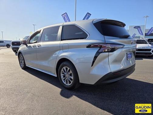 2024 Toyota Sienna LE