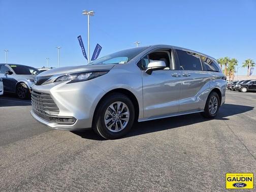 2024 Toyota Sienna LE