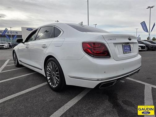 2019 Kia K900 Luxury
