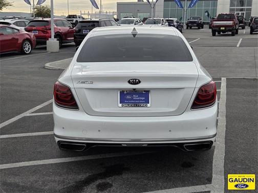 2019 Kia K900 Luxury