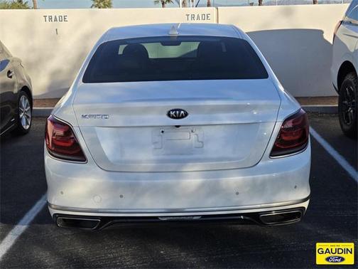 2019 Kia K900 Luxury