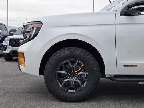 Star White Metallic Tri-Coat 2026 Ford Expedition Tremor