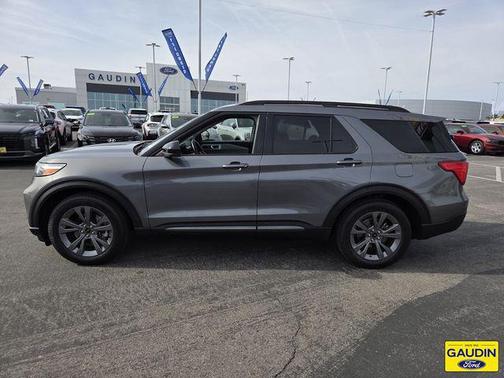 Carbonized Gray Metallic 2022 Ford Explorer XLT