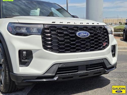 Star White Metallic Tri-Coat 2025 Ford Explorer ST