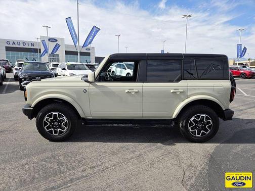 Desert Sand 2025 Ford Bronco Outer Banks