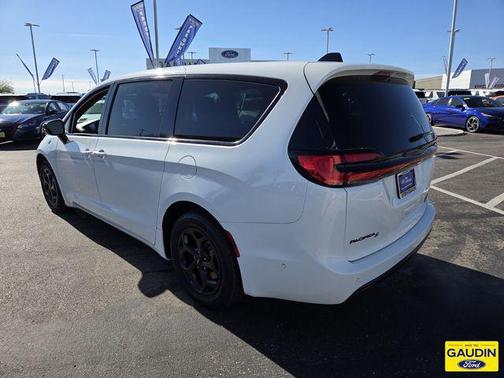2024 Chrysler Pacifica Hybrid S Appearance Pkg