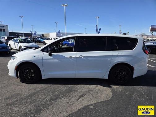 2024 Chrysler Pacifica Hybrid S Appearance Pkg