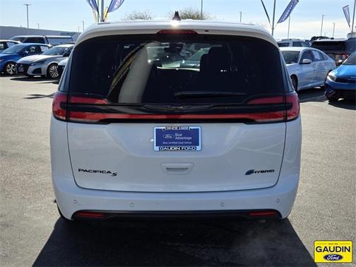 2024 Chrysler Pacifica Hybrid S Appearance Pkg