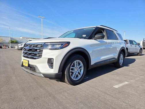 Star White Metallic Tri-Coat 2026 Ford Explorer Active