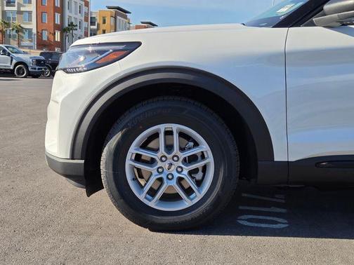 Star White Metallic Tri-Coat 2026 Ford Explorer Active