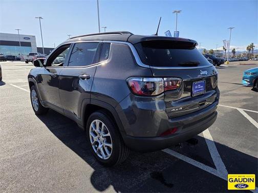 2024 Jeep Compass Latitude Lux