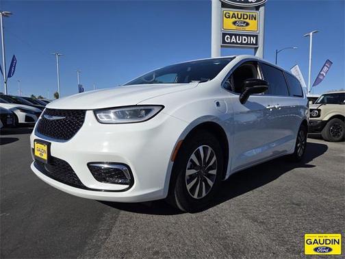 2024 Chrysler Pacifica Hybrid Select