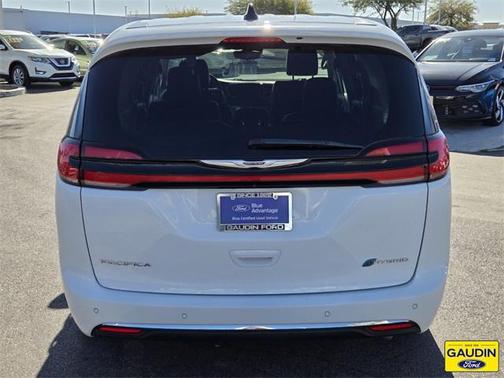 2024 Chrysler Pacifica Hybrid Select