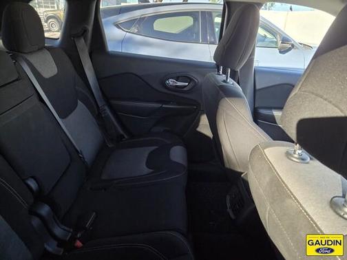 2016 Jeep Cherokee Altitude