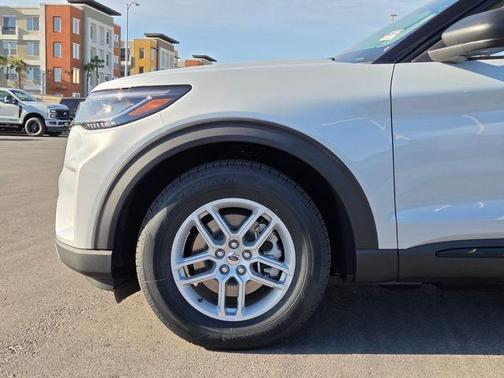 Space White Metallic 2026 Ford Explorer Active