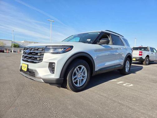Space White Metallic 2026 Ford Explorer Active