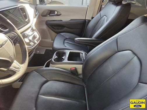 Bright White Clearcoat 2024 Chrysler Pacifica Touring L