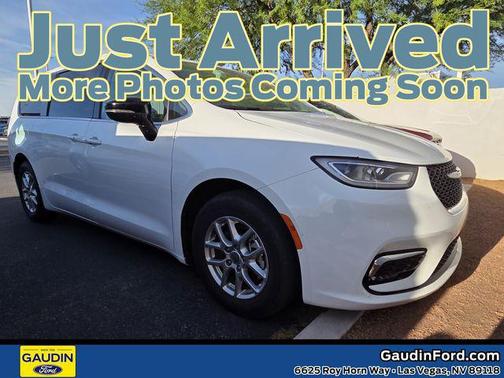 Bright White Clearcoat 2024 Chrysler Pacifica Touring L