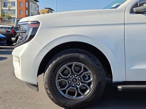 White Metallic 2026 Ford Expedition Max Active 4x4
