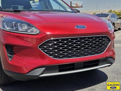 Rapid Red Metallic Tinted Clearcoat 2022 Ford Escape SE