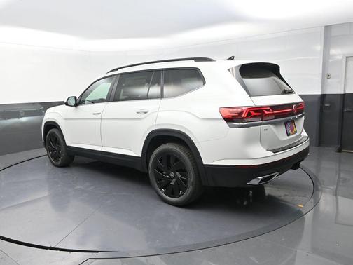 2026 Volkswagen Atlas 2.0T SE w/Technology 4MOTION