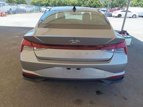 2021 Hyundai ELANTRA SE