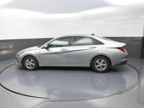 Shimmering Silver Pearl 2021 Hyundai ELANTRA SE