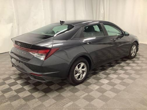 2021 Hyundai ELANTRA SE