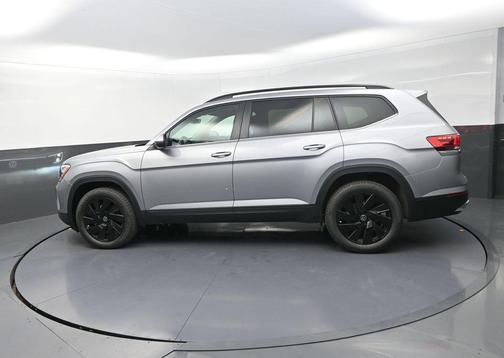 Silvermistmetal 2026 Volkswagen Atlas 2.0T SE w/Technology 4MOTION